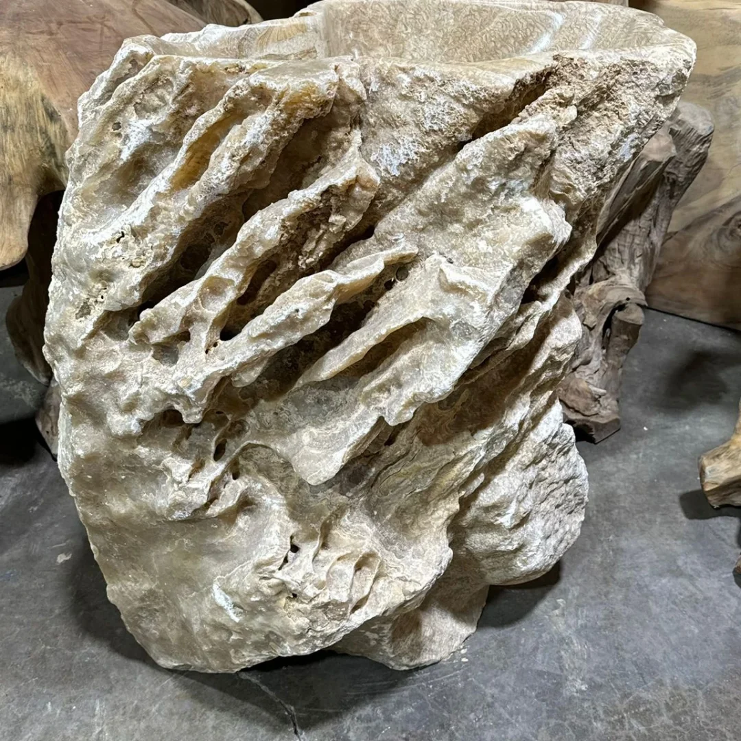 Onyx Planter 1